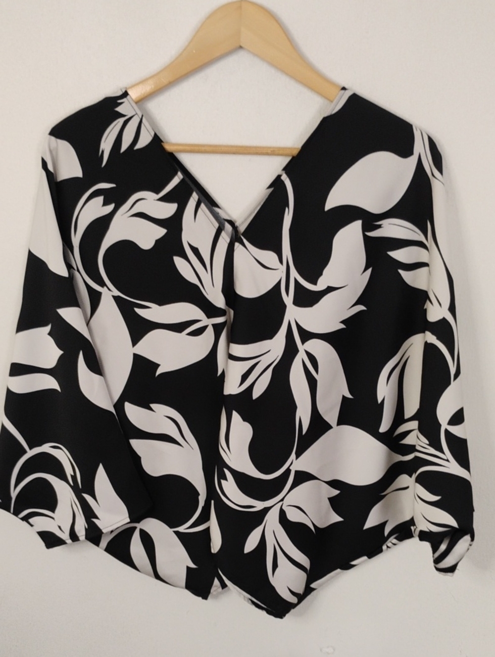 Nine West Black and White Floral V-Neck Blouse with Flowing Sleeves